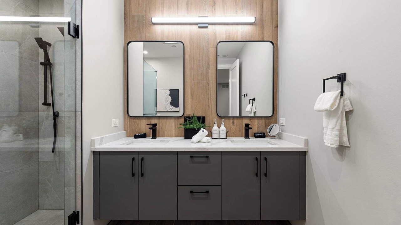 Photo of Others in Tri-Taylor