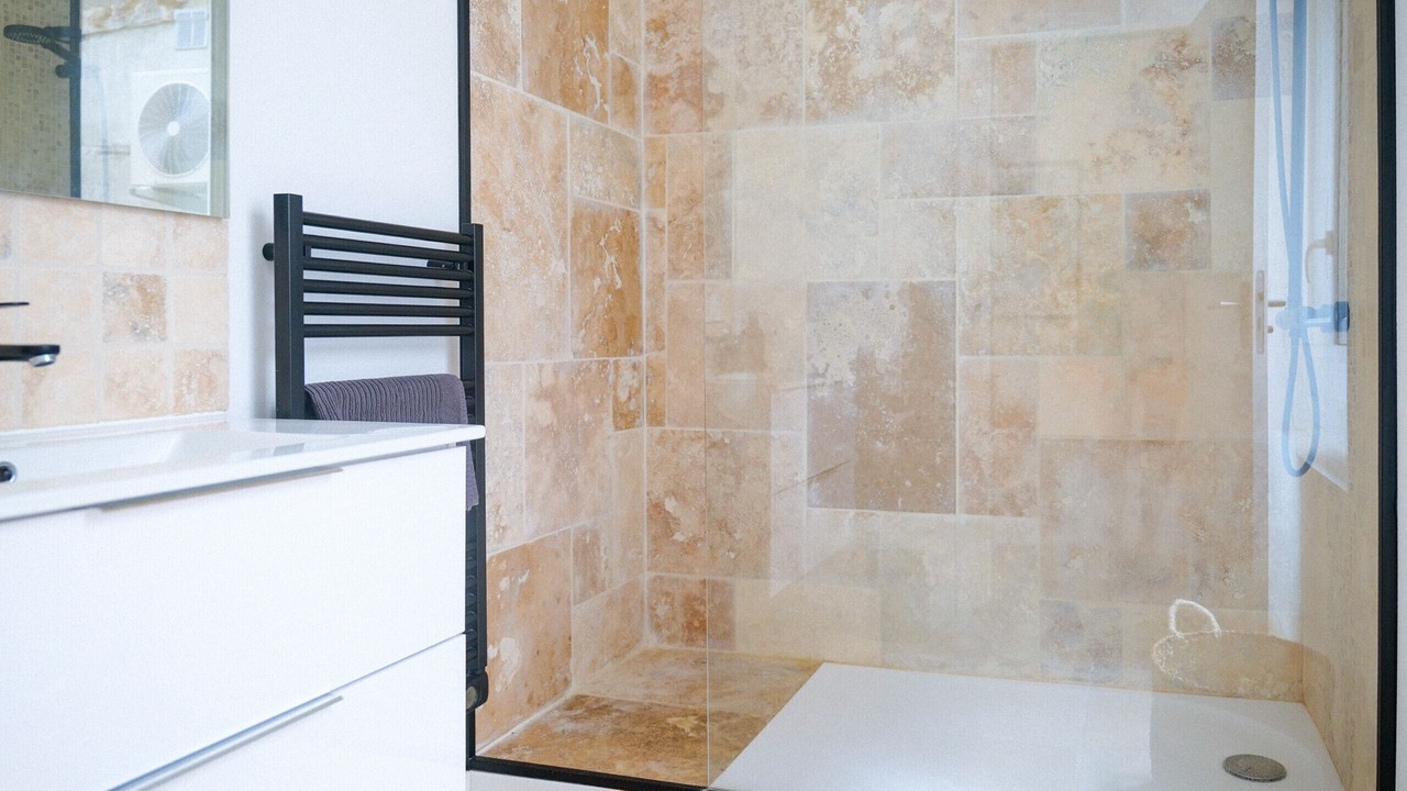 Photo of Bathroom in Downtown Angers