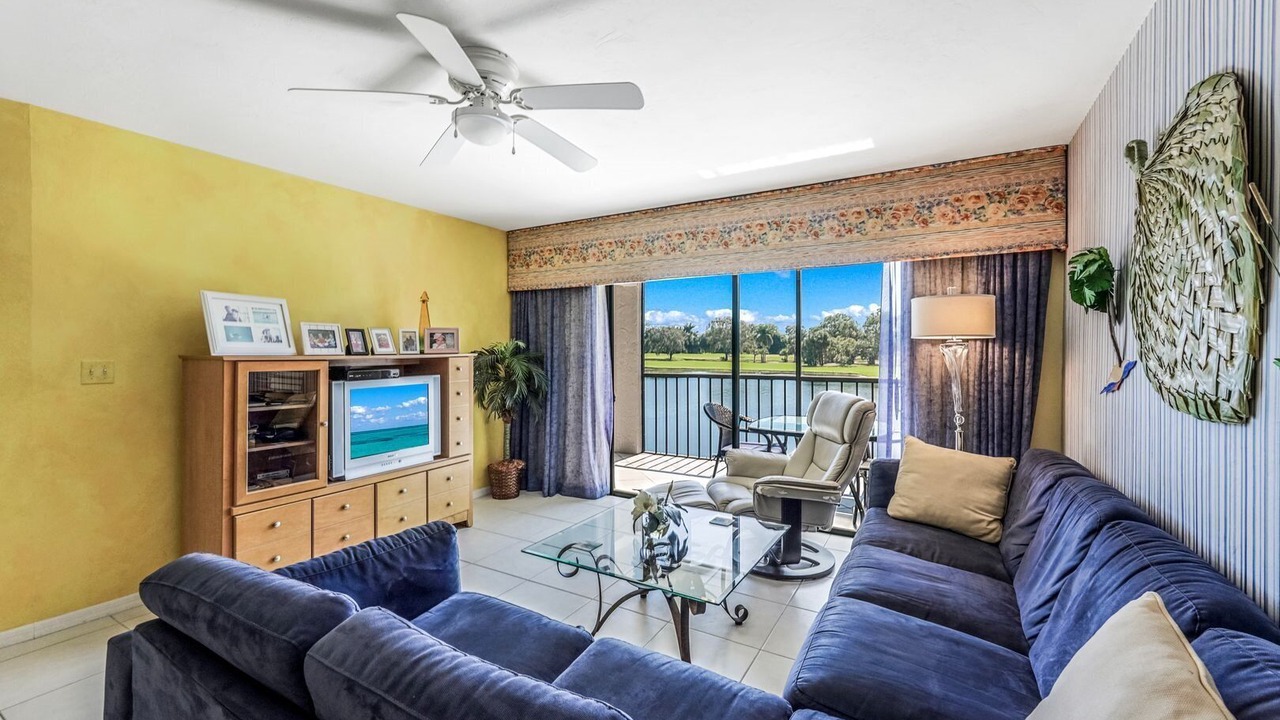 Photo of Livingroom in East Naples