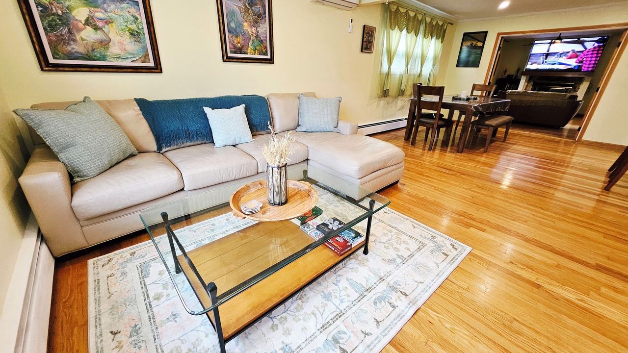 Photo of Livingroom in Buckingham Lake - Crestwood