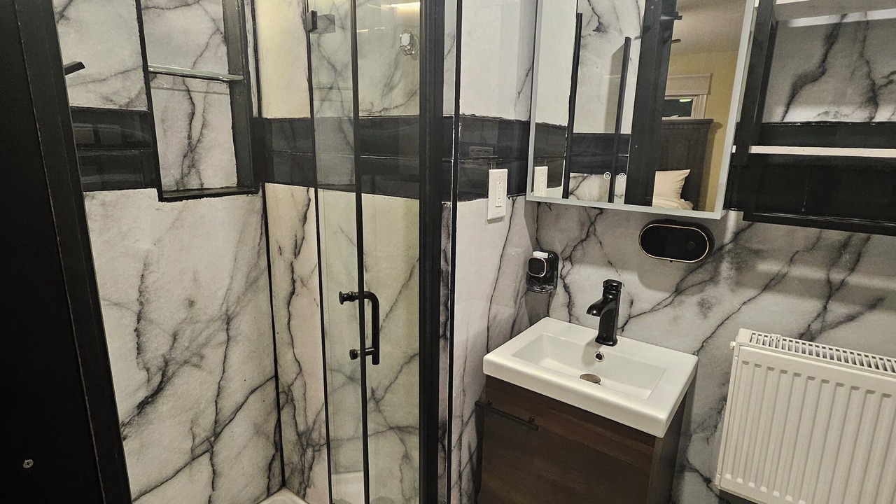Photo of Bathroom in Buckingham Lake - Crestwood