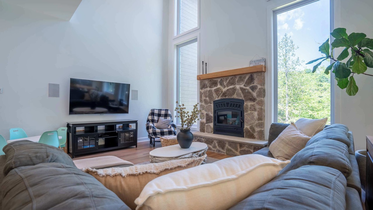 Photo of Livingroom in Chertsey