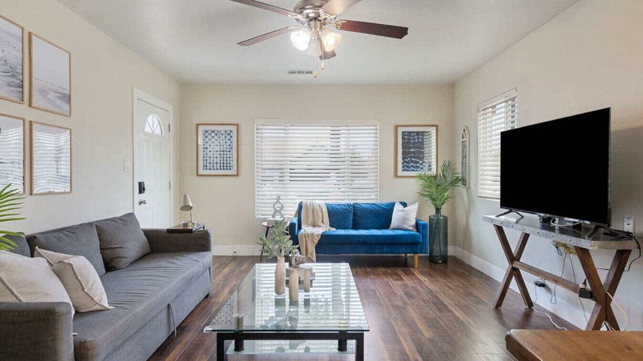 Photo of Livingroom in North Long Beach