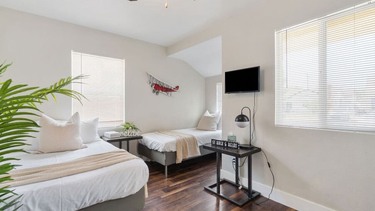 Photo of Bedroom in North Long Beach