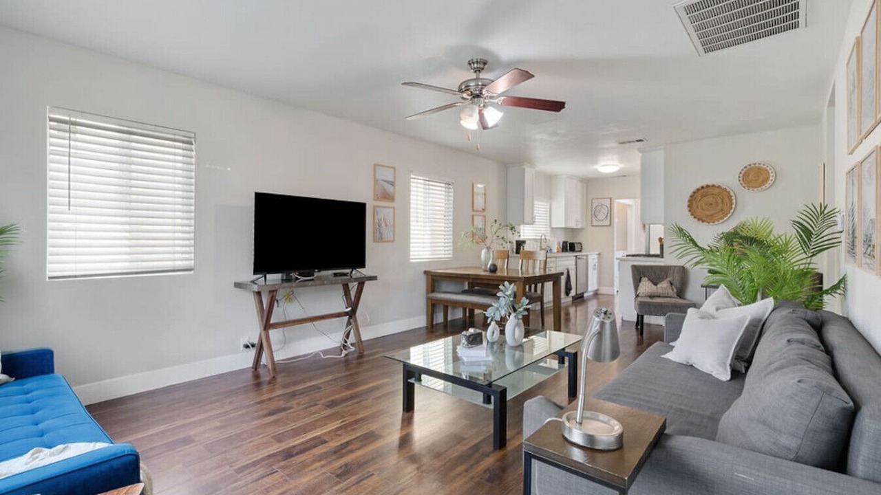 Photo of Livingroom in North Long Beach