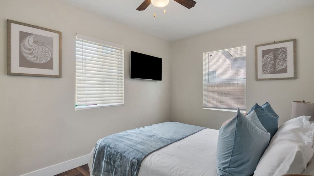 Photo of Bedroom in North Long Beach