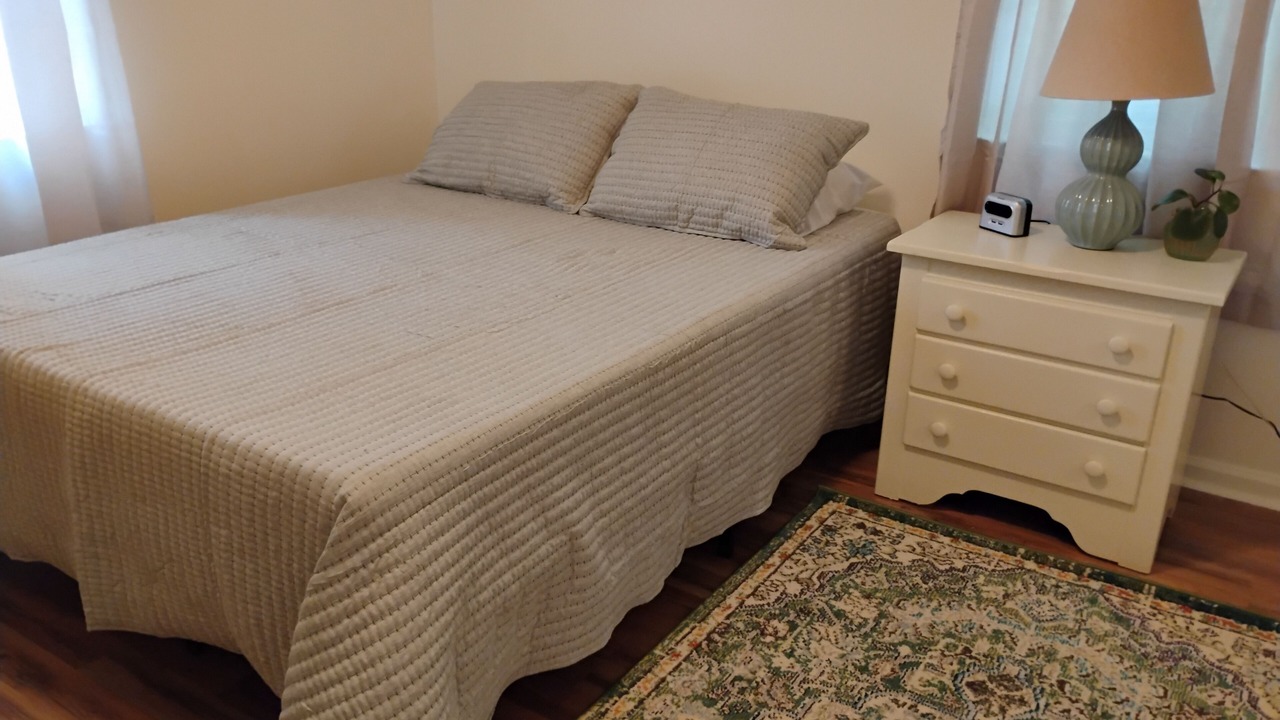 Photo of Bedroom in Cobham