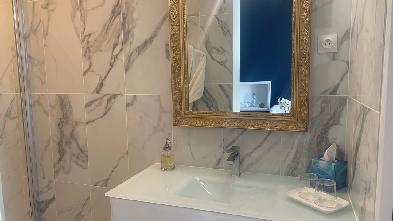 Photo of Bathroom in Bourgueil