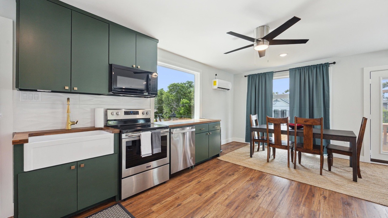 Photo of Kitchen in Garden Oaks