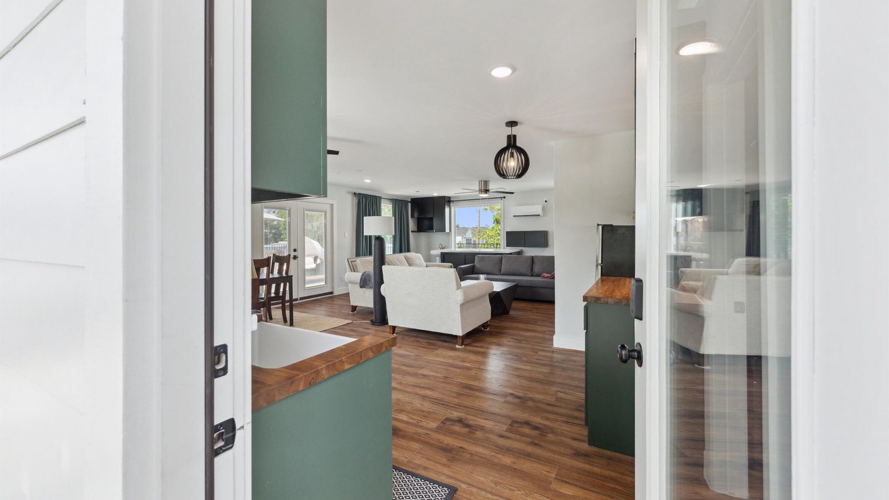 Photo of Livingroom in Garden Oaks