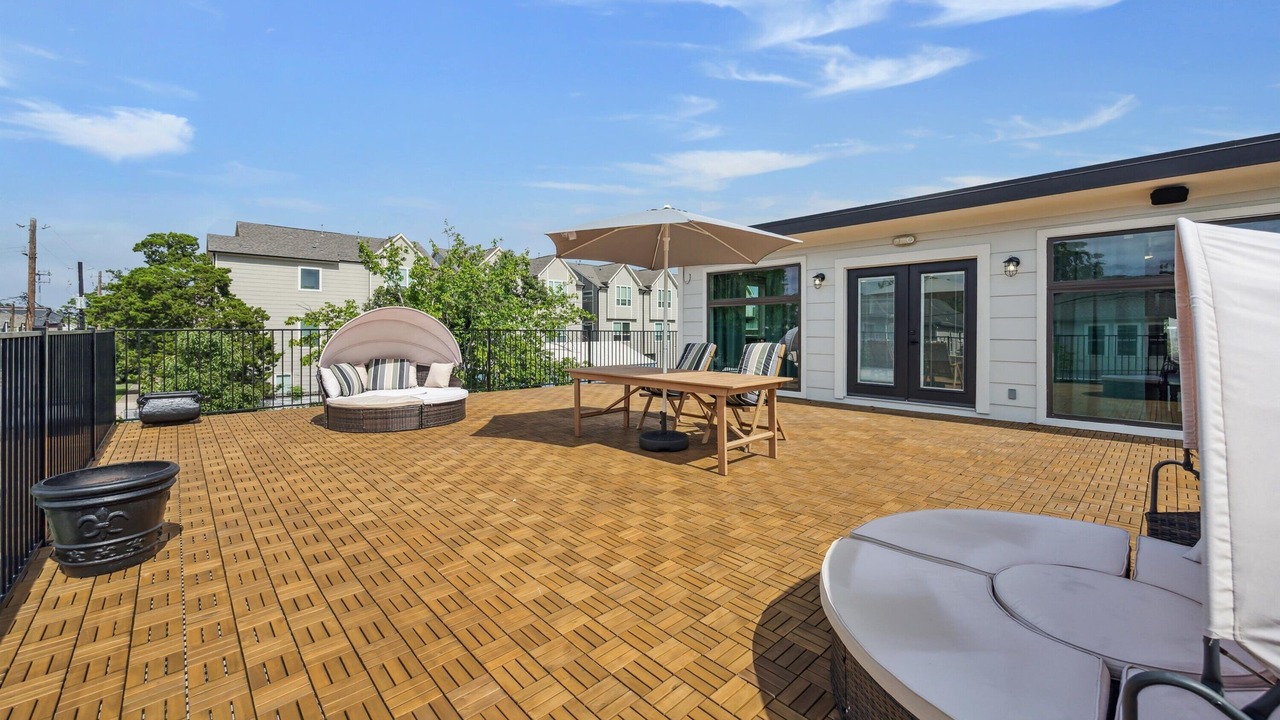 Photo of Outdoor in Garden Oaks
