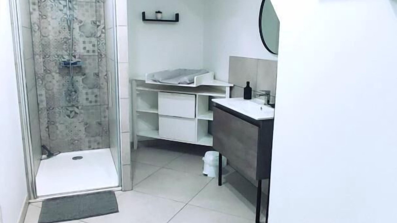 Photo of Bathroom in Damouzy