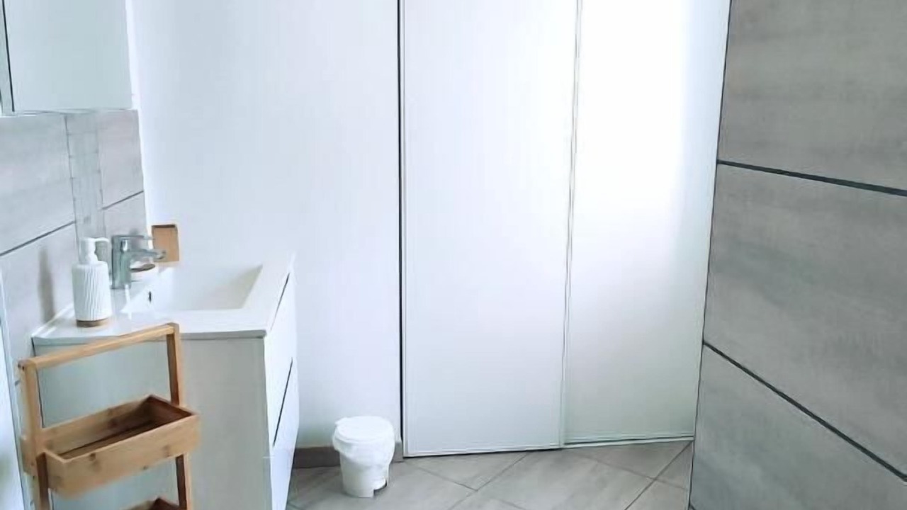 Photo of Bathroom in Damouzy