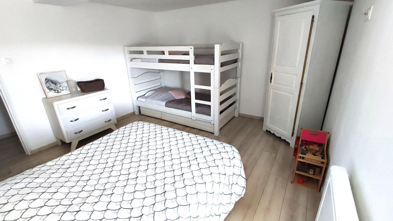 Photo of Bedroom in Sury