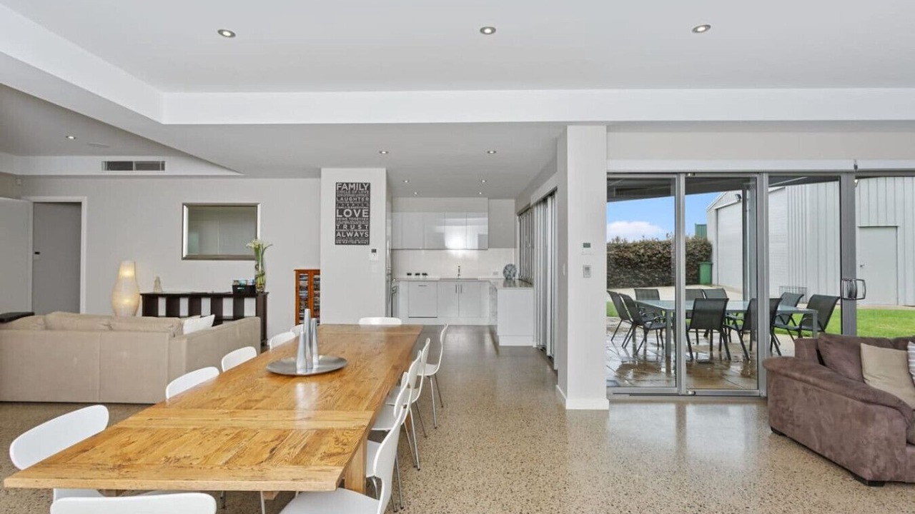 Photo of Outdoor in Long Flat