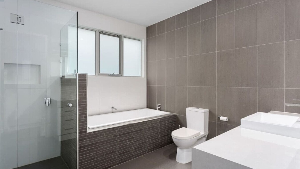 Photo of Bathroom in Long Flat