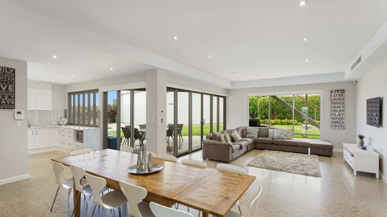 Photo of Others in Long Flat