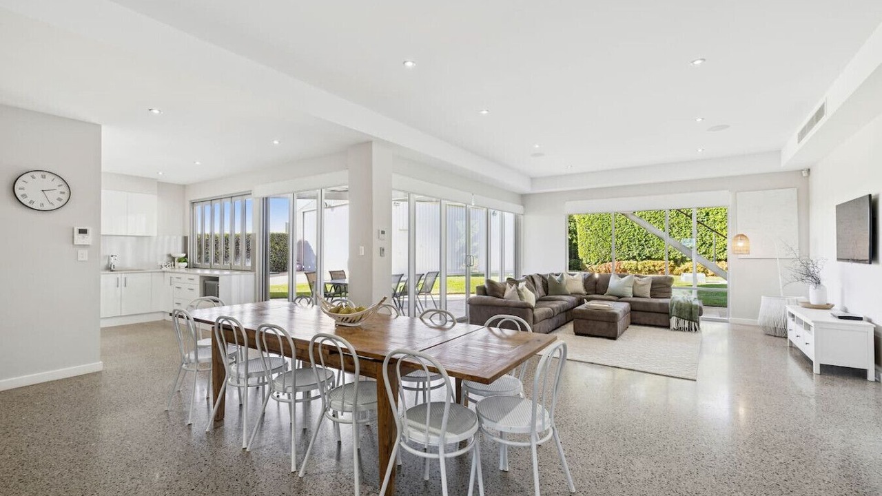 Photo of Others in Long Flat