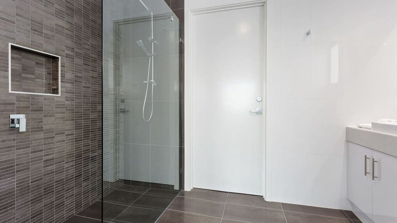 Photo of Bathroom in Long Flat