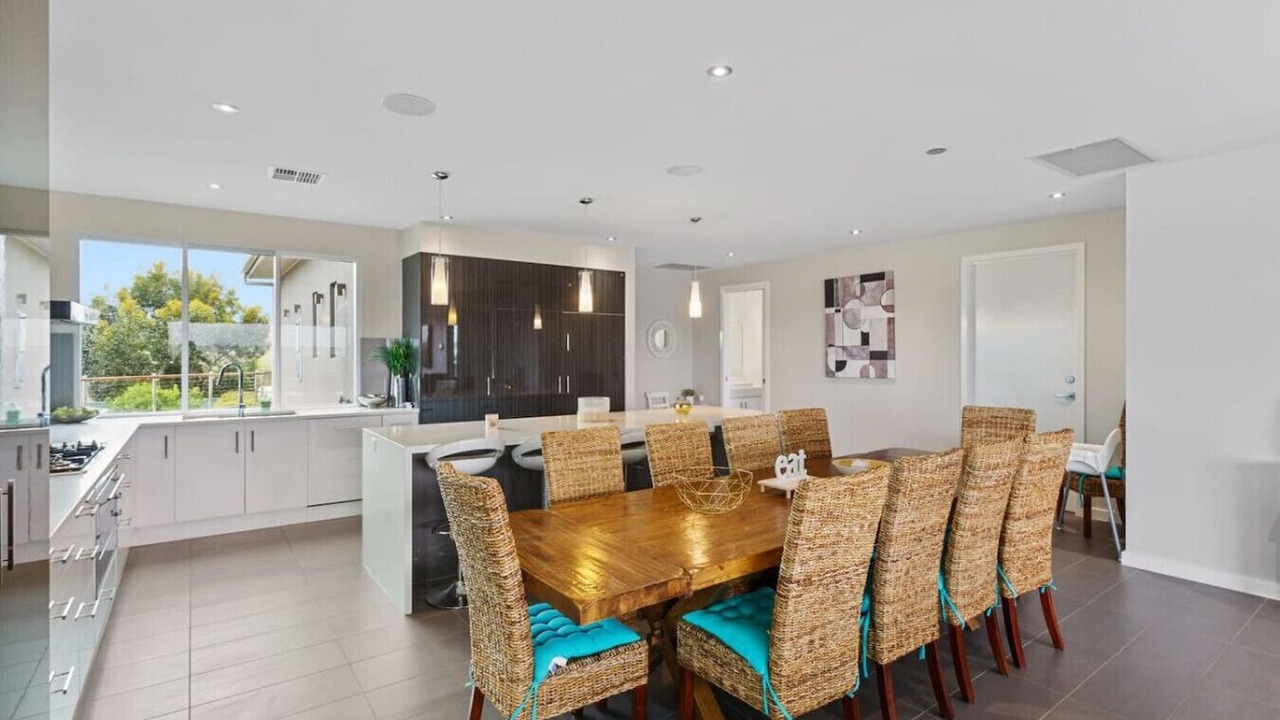 Photo of Others in Long Flat