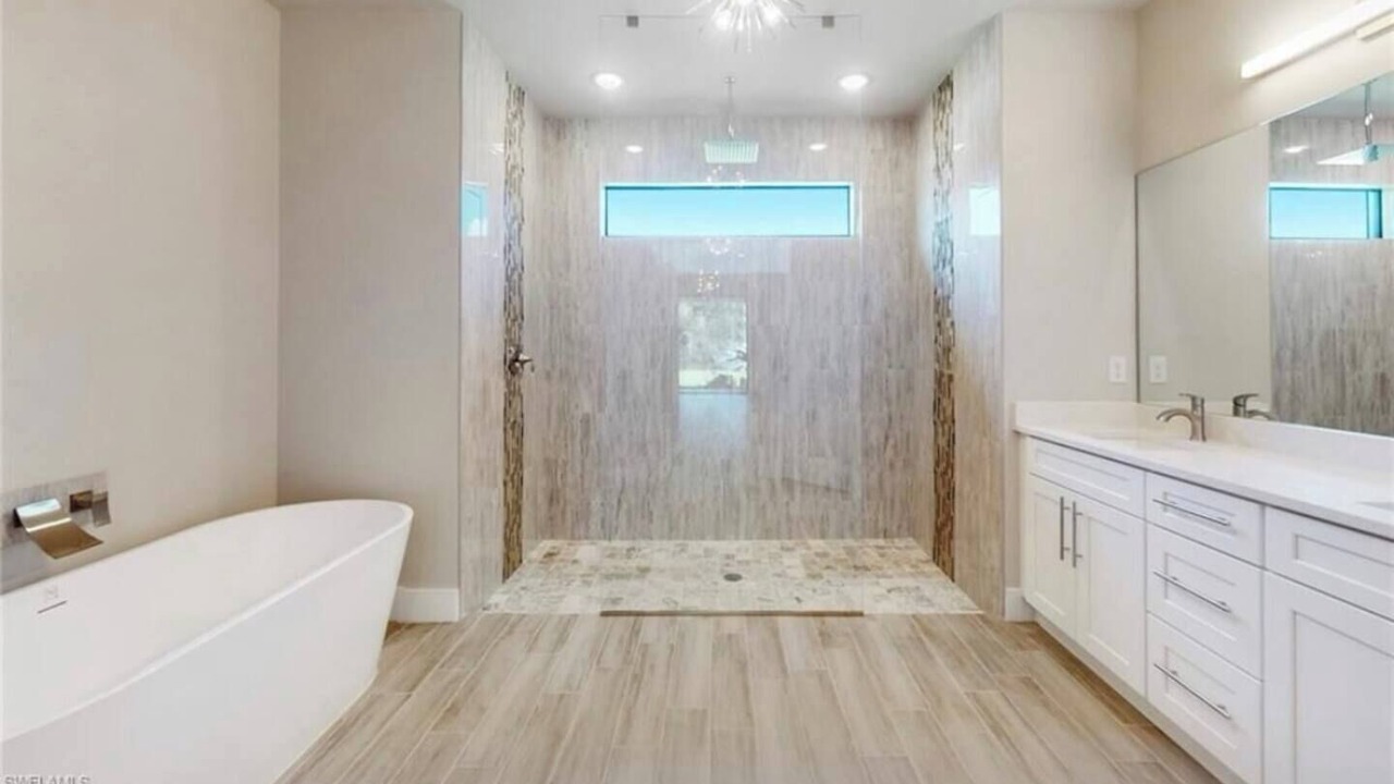 Photo of Bathroom in Sunshine