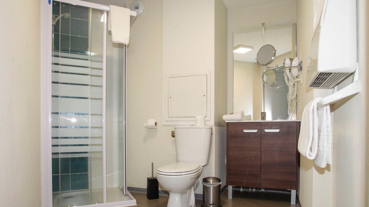 Photo of Bathroom in Chateaudun-Bannier