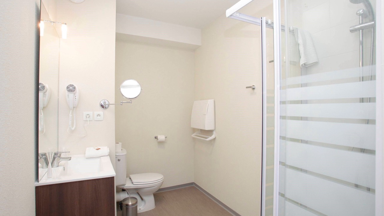 Photo of Bathroom in Chateaudun-Bannier