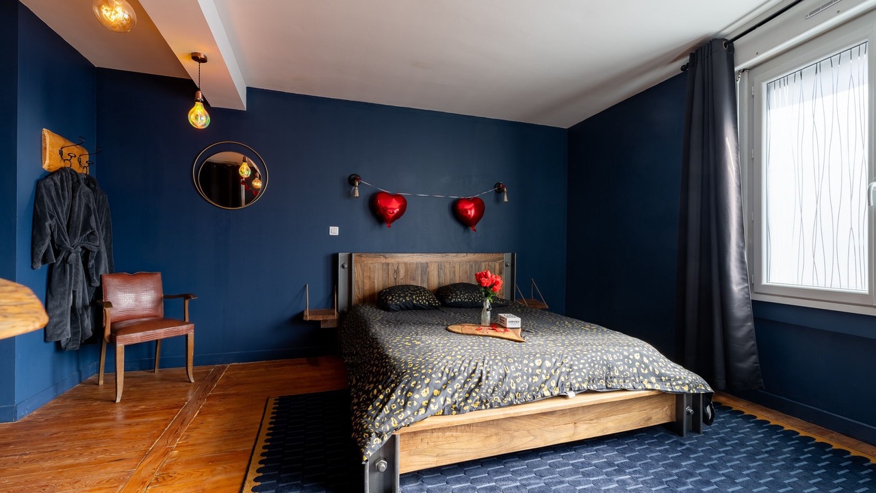 Photo of Bedroom in Lens