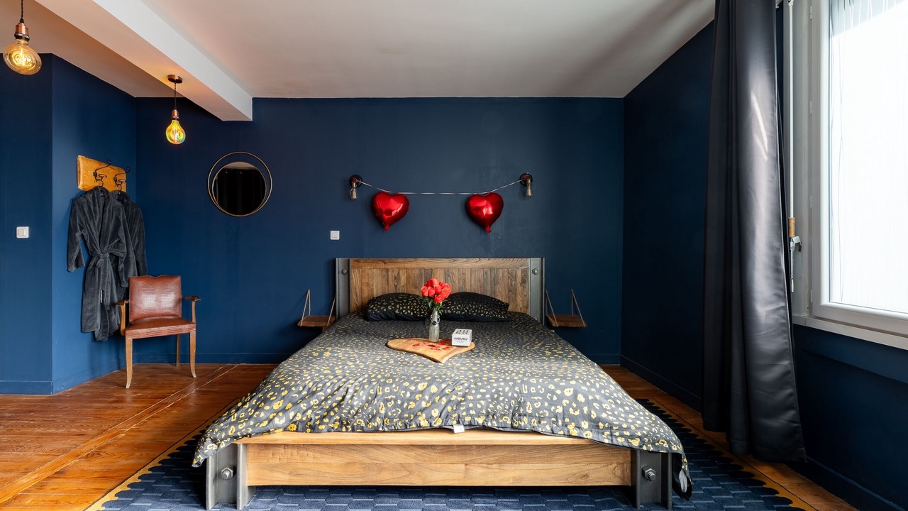 Photo of Bedroom in Lens