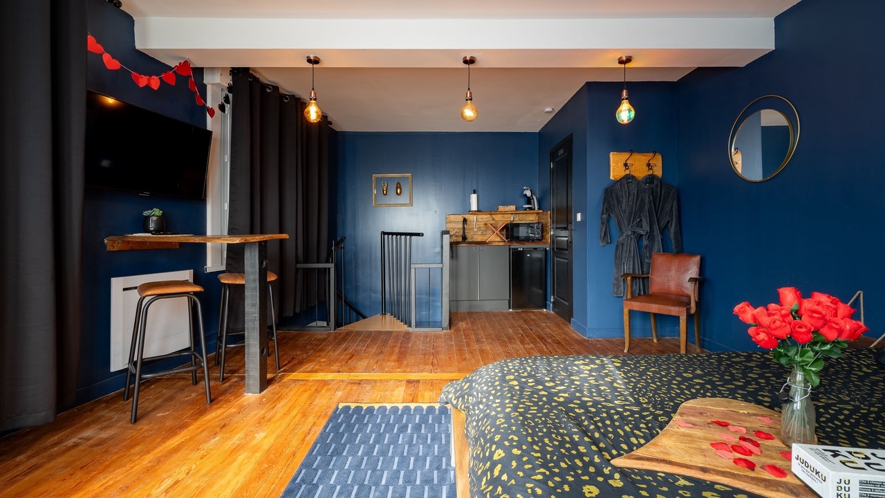 Photo of Bedroom in Lens