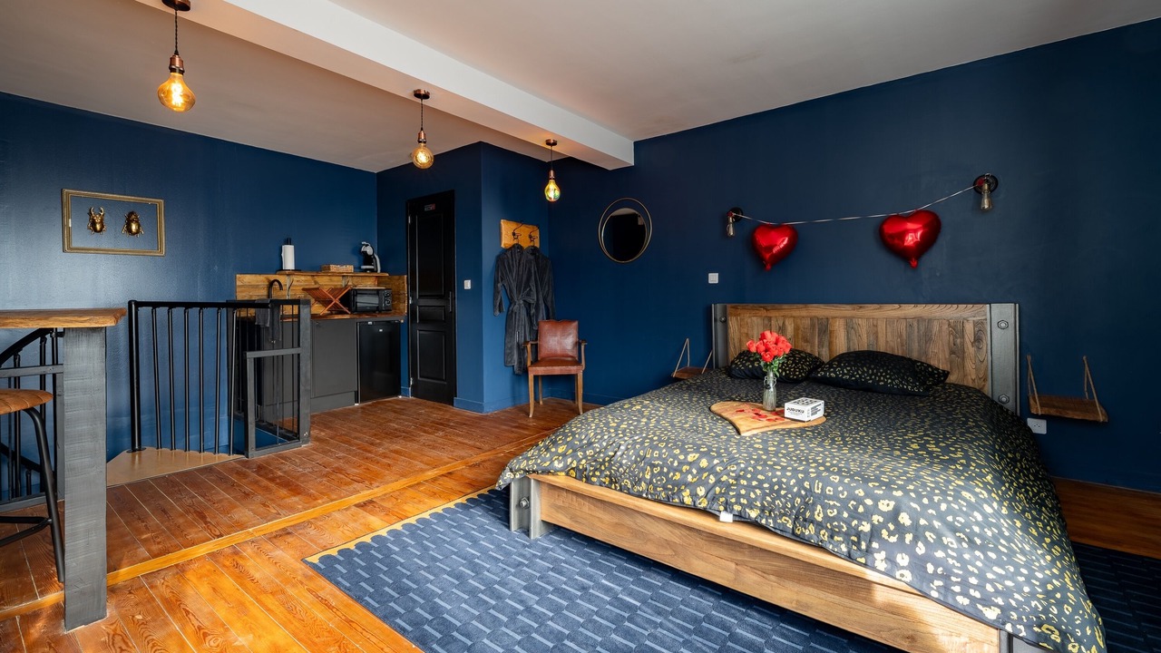 Photo of Bedroom in Lens