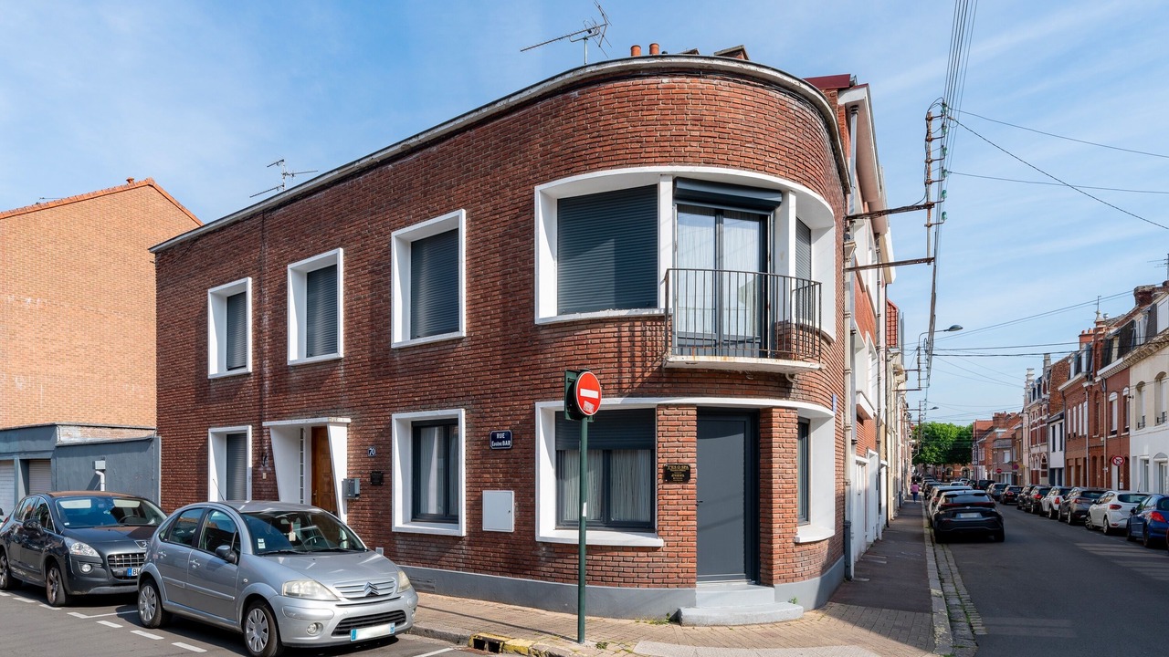 Photo of Outdoor in Lens