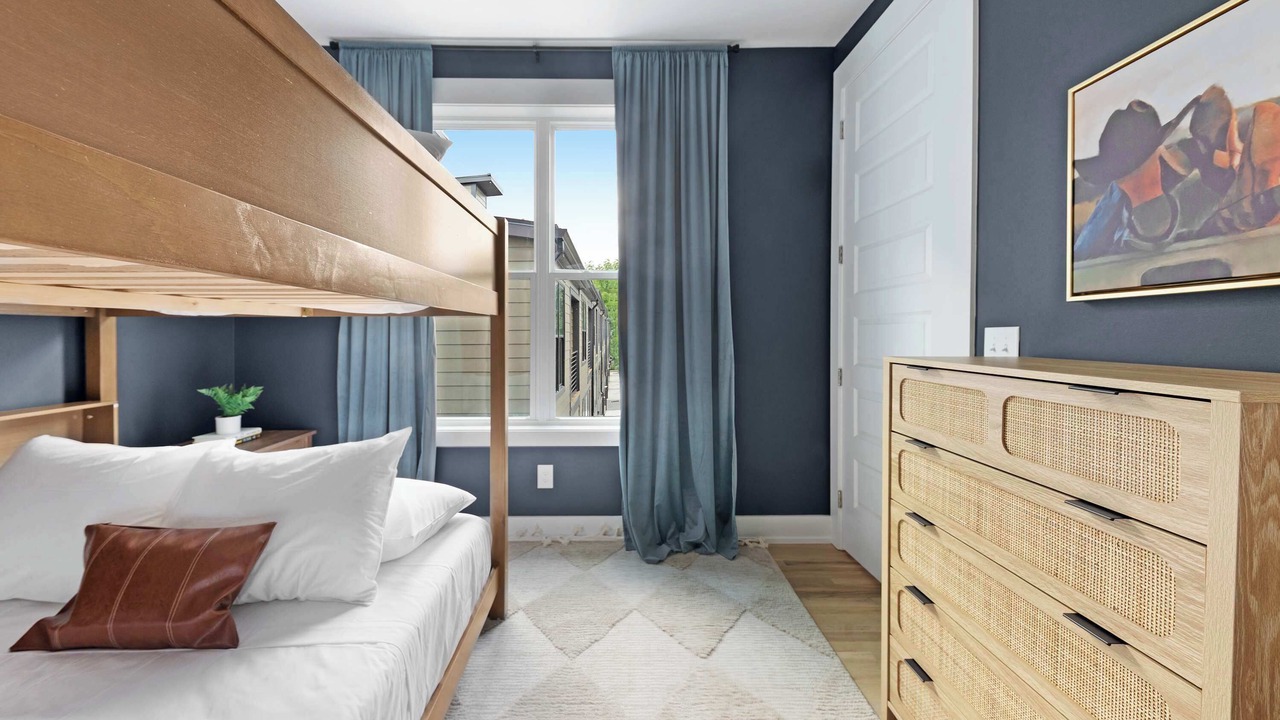 Photo of Bedroom in Hurwood Heights