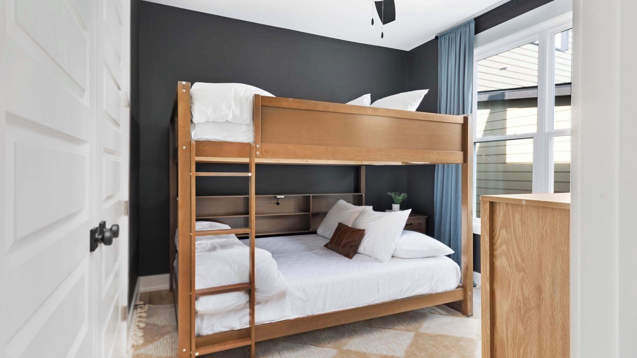 Photo of Bedroom in Hurwood Heights