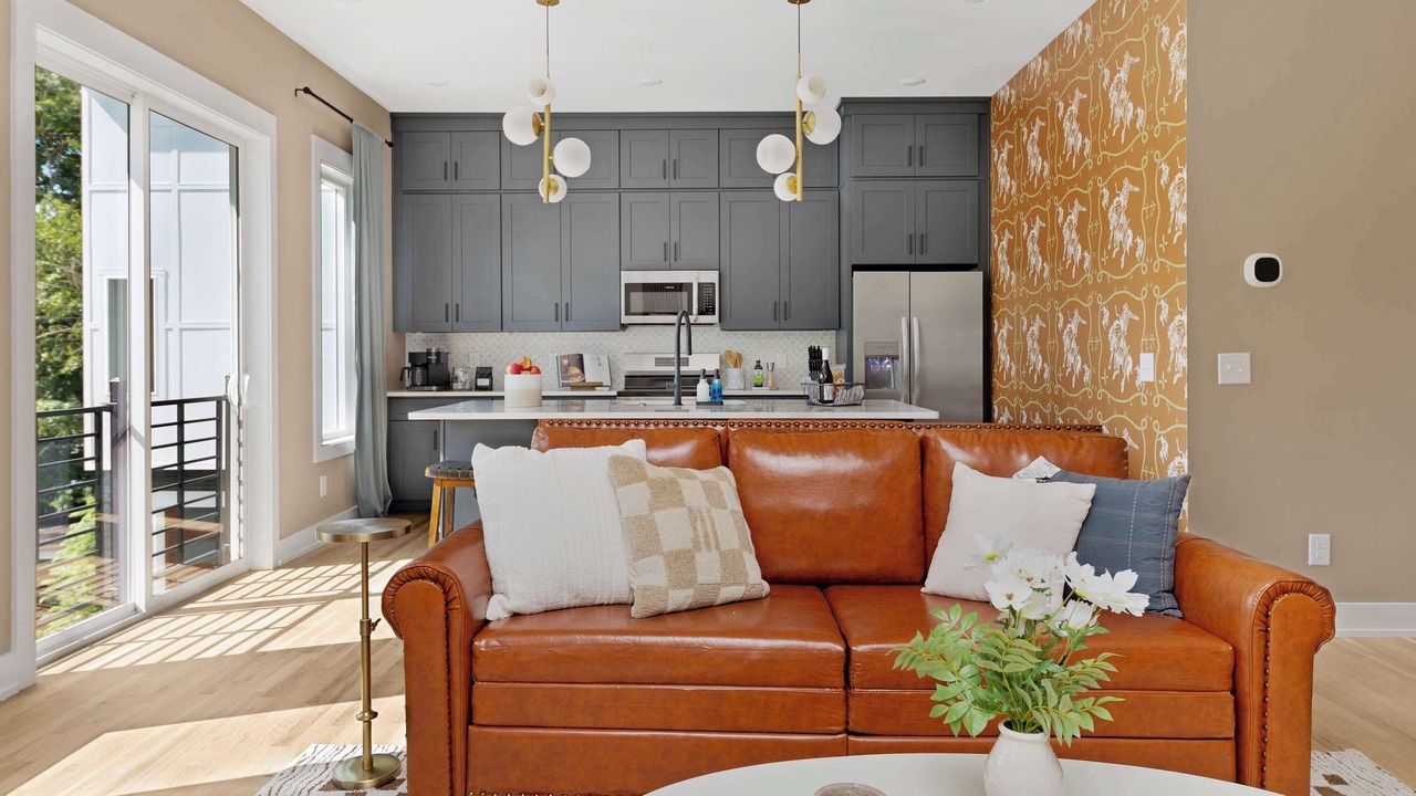 Photo of Livingroom in Hurwood Heights
