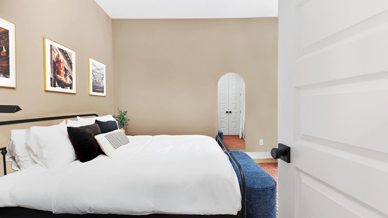 Photo of Bedroom in Hurwood Heights