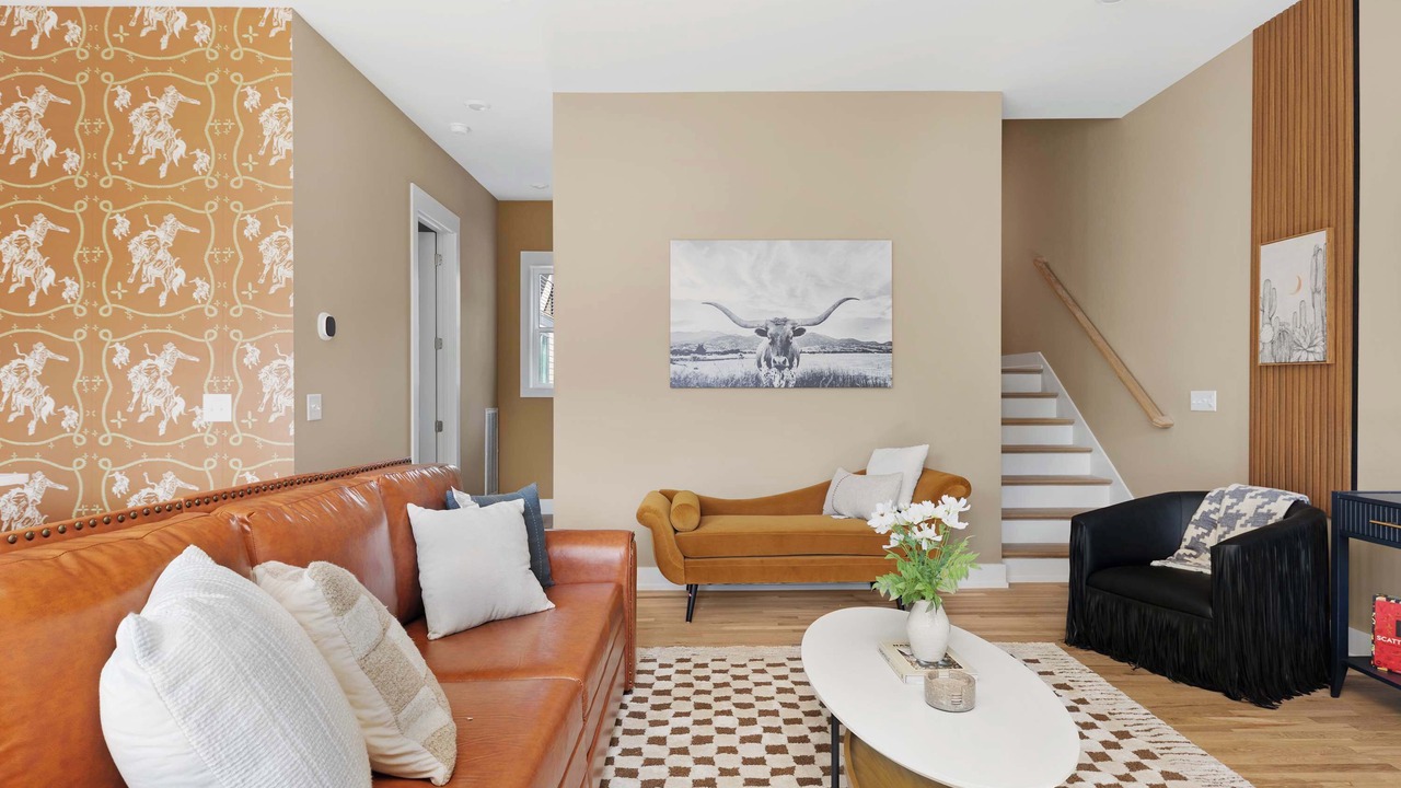 Photo of Livingroom in Hurwood Heights