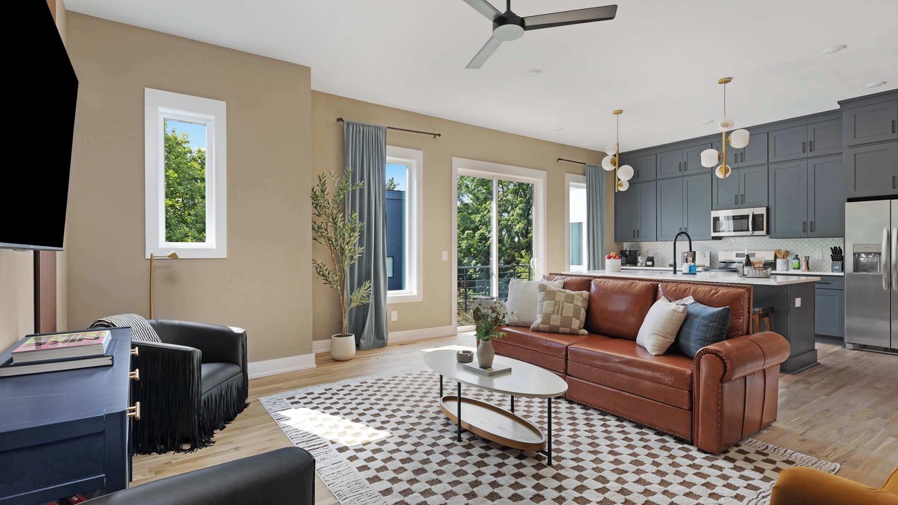 Photo of Livingroom in Hurwood Heights