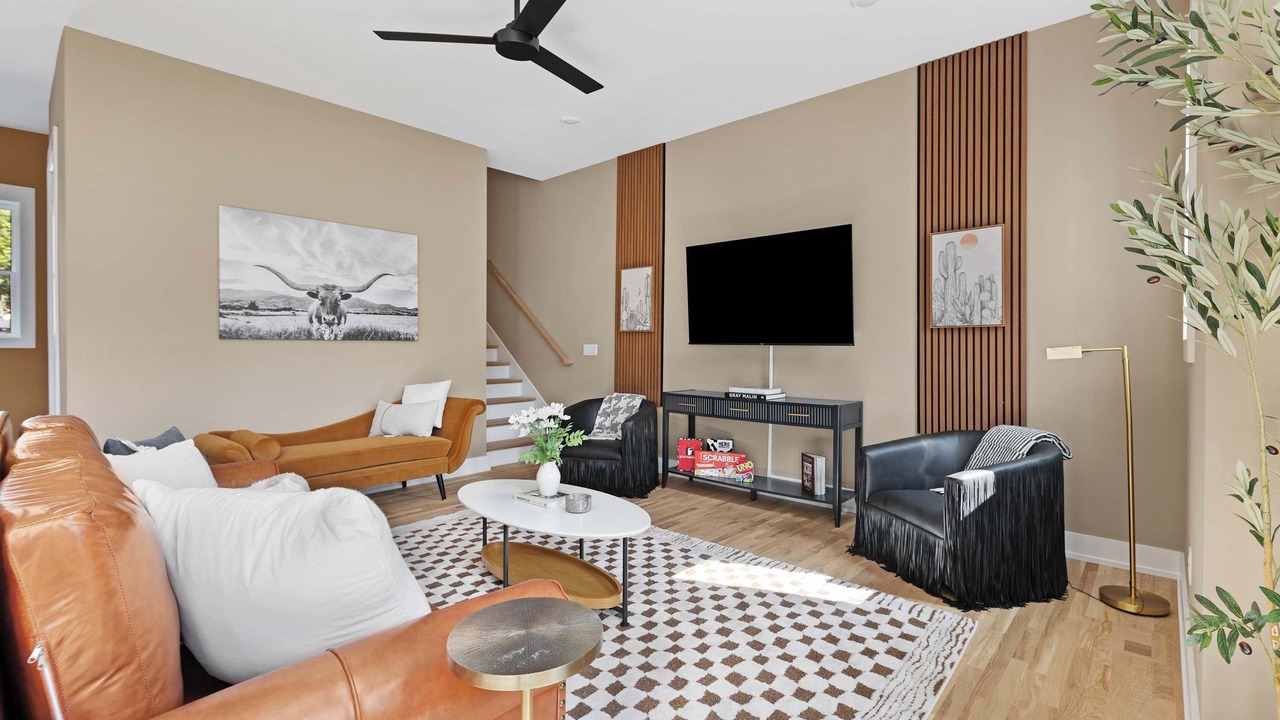 Photo of Livingroom in Hurwood Heights