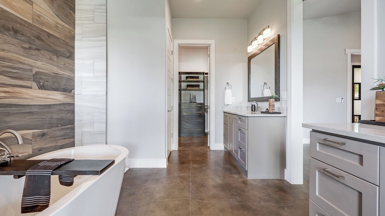 Photo of Bathroom in Lago Vista