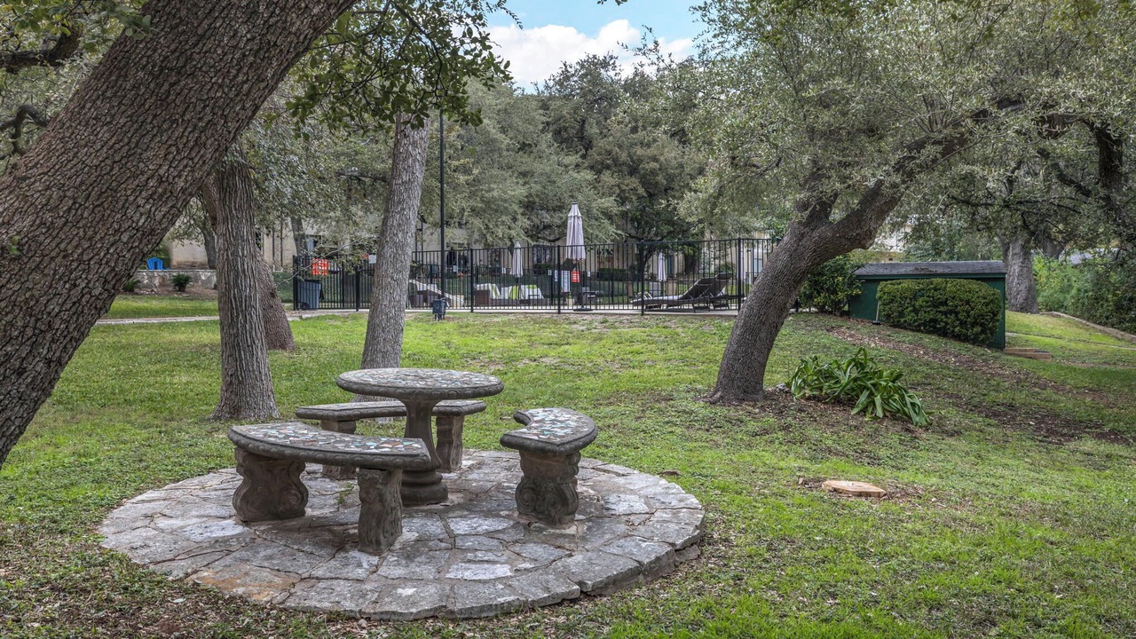 Photo of Outdoor in Highland Park West