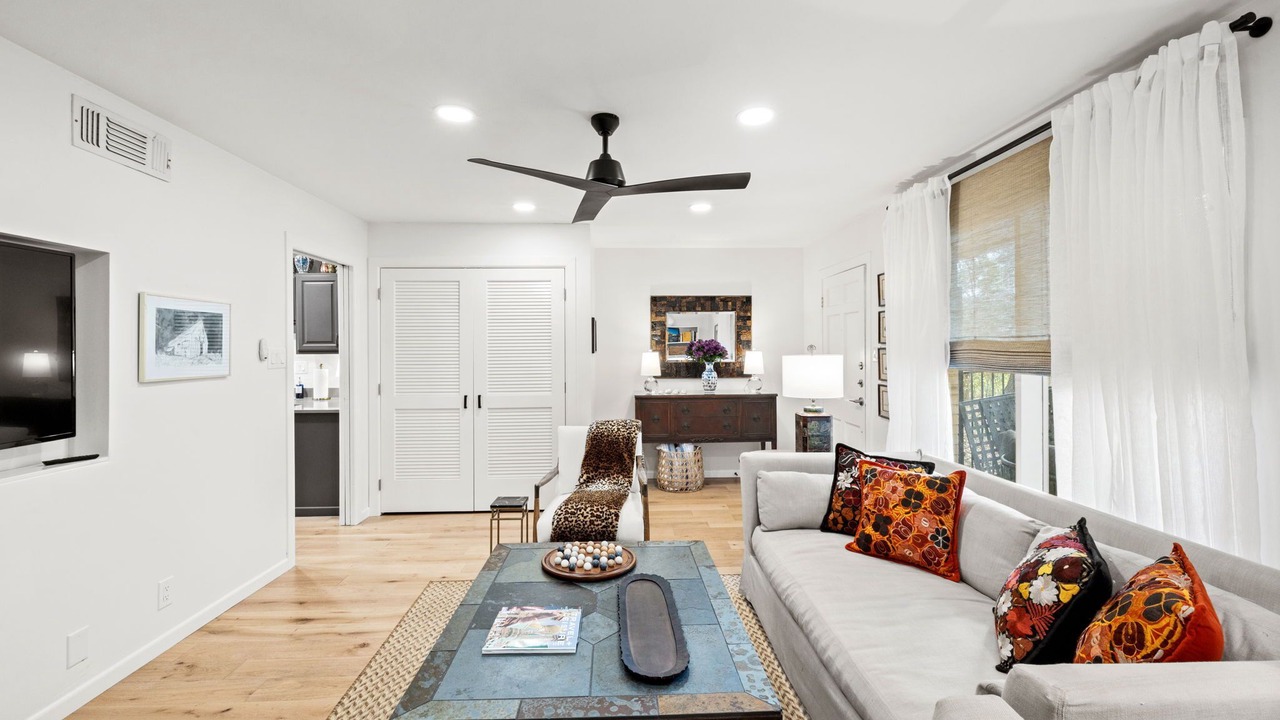 Photo of Livingroom in Highland Park West