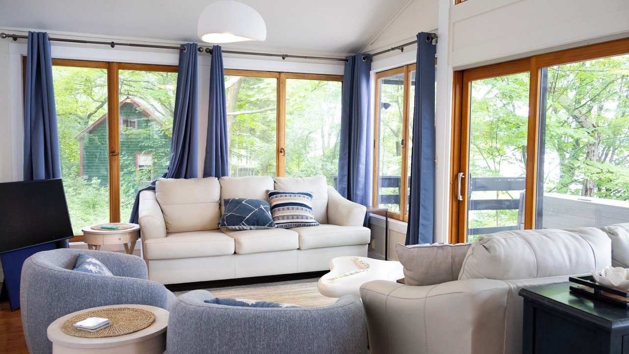 Photo of Livingroom in Lansing