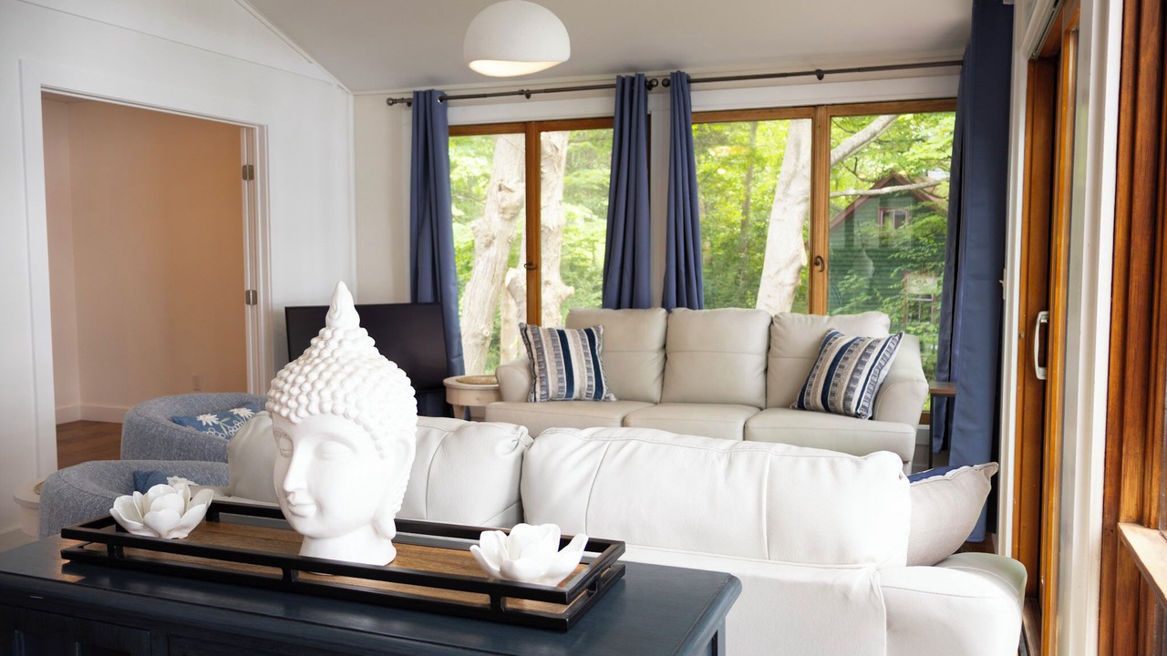 Photo of Livingroom in Lansing
