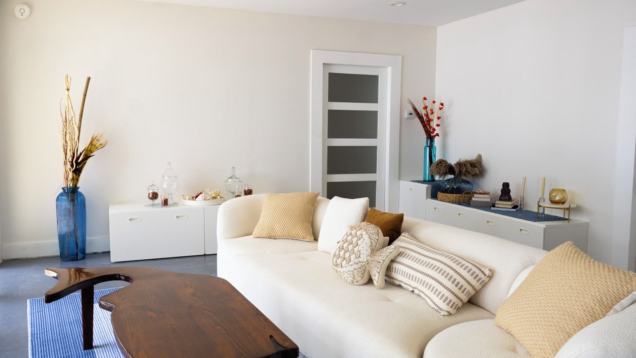 Photo of Livingroom in Lansing