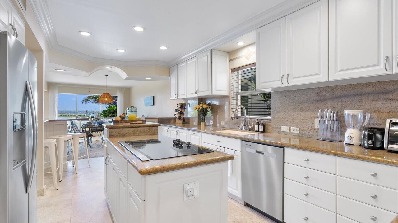 Photo of Kitchen in Lauderdale Beach