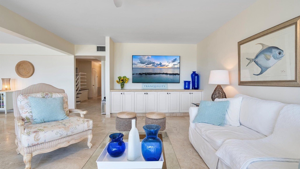 Photo of Livingroom in Lauderdale Beach