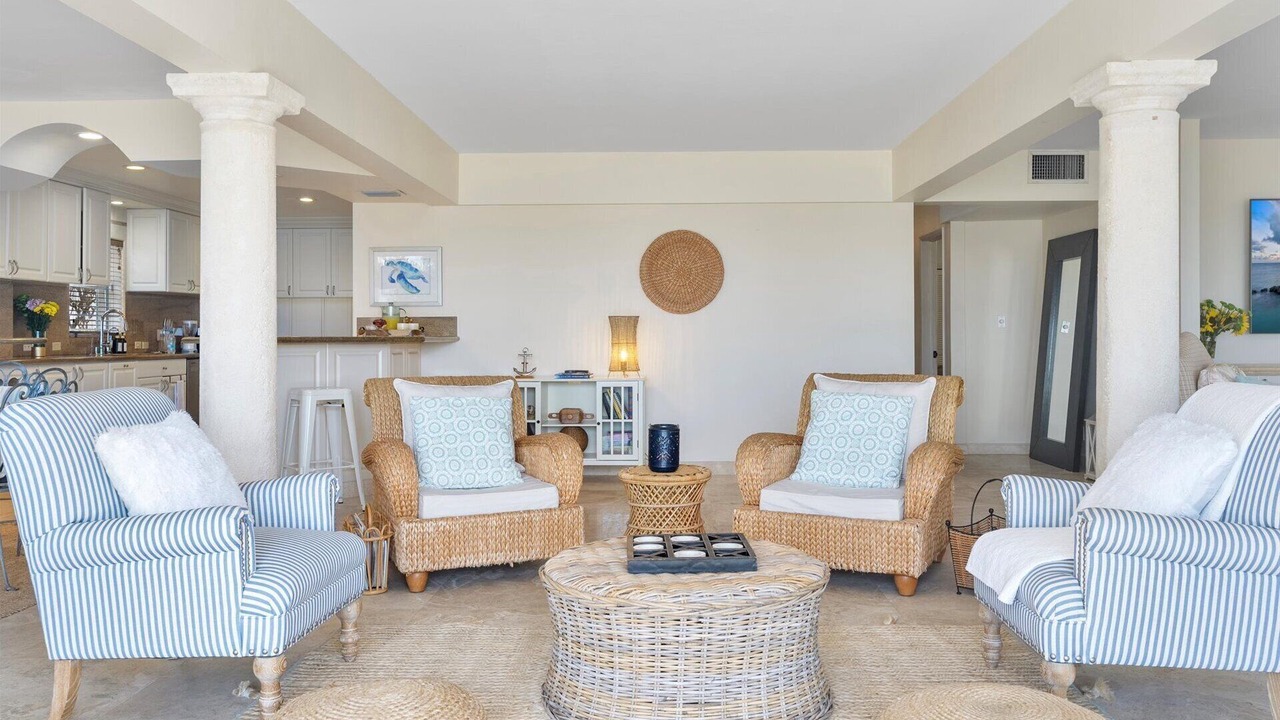 Photo of Livingroom in Lauderdale Beach