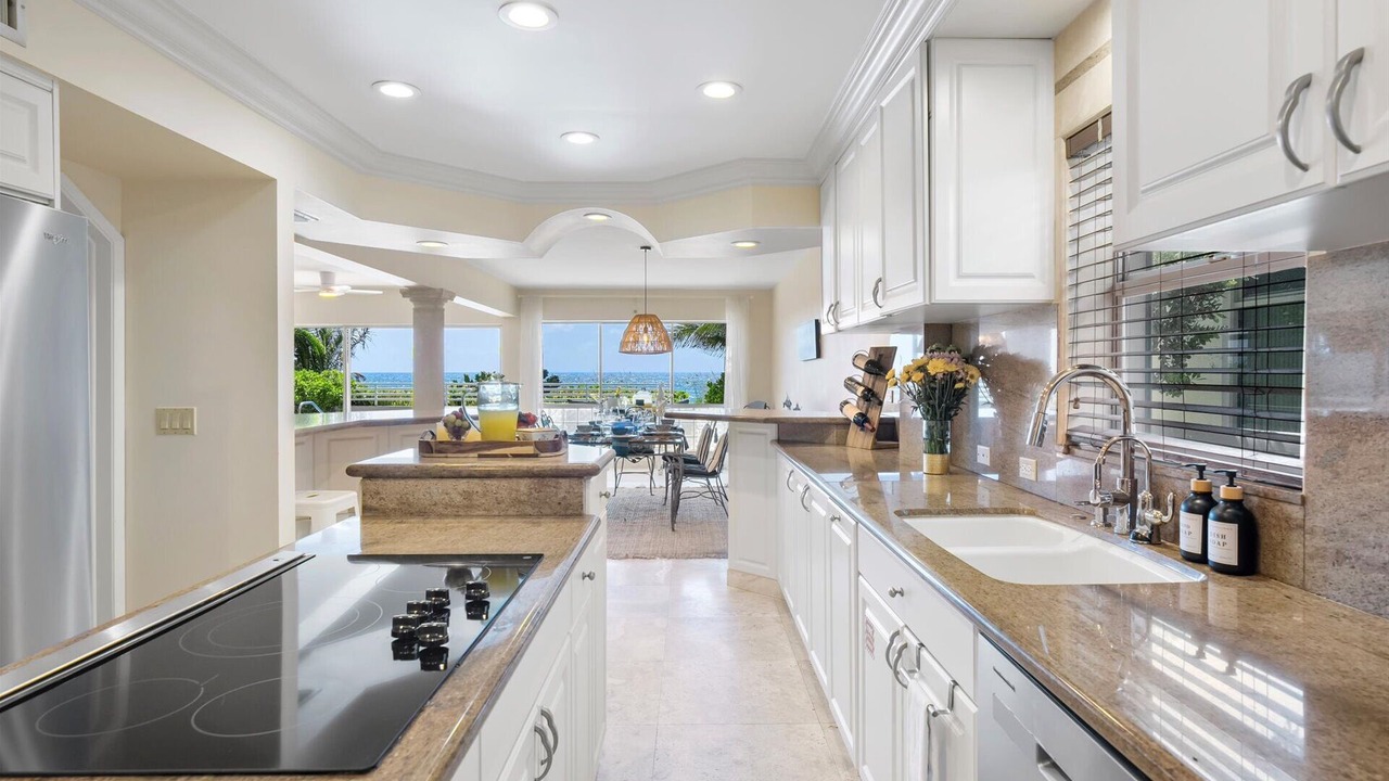 Photo of Kitchen in Lauderdale Beach