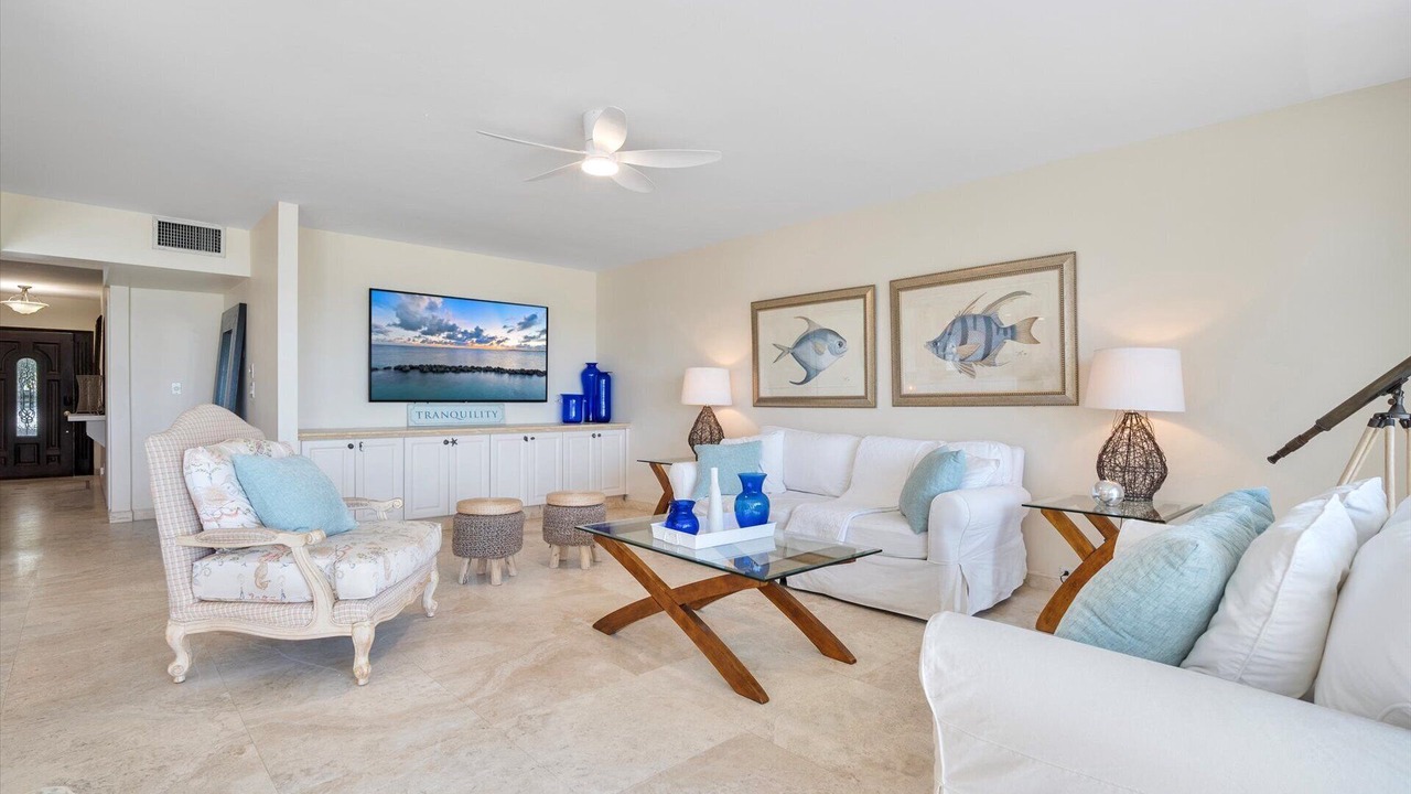Photo of Livingroom in Lauderdale Beach